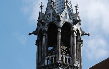 l'église collégiale de Chablis et sa flèche néogothique