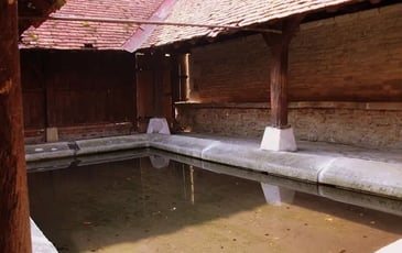 Visite du lavoir de Thury