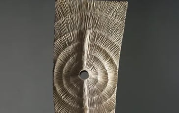 « Jardin secret, Jardin sacré », sculpture sur bois