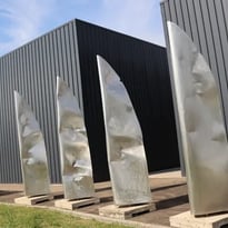 Les Cubes — Dans l'atelier d'Alain Vuillemet, sculpteur du métal