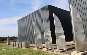 Les Cubes — Dans l'atelier d'Alain Vuillemet, sculpteur du métal