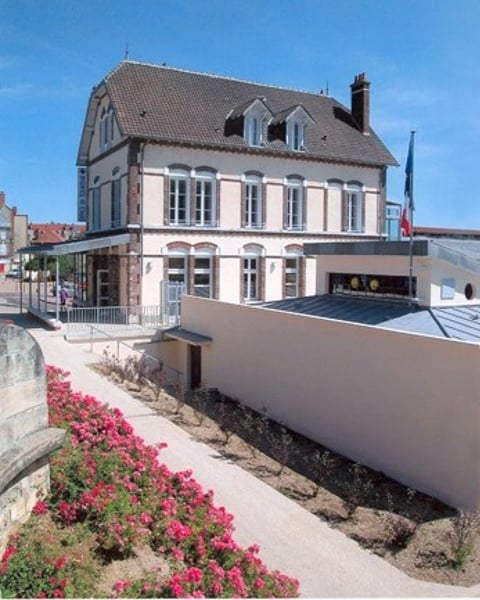 Extérieur du cabaret l'Escale à Migennes
